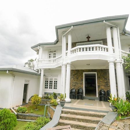 Oyo 386 White Villa Tourist Guest Kandy Bagian luar foto