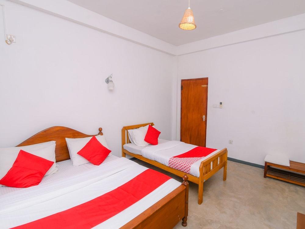 Oyo 386 White Villa Tourist Guest Kandy Bagian luar foto