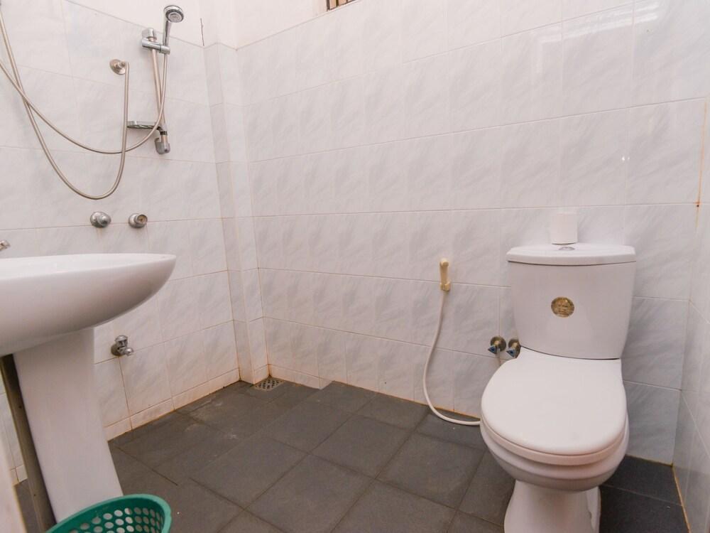 Oyo 386 White Villa Tourist Guest Kandy Bagian luar foto