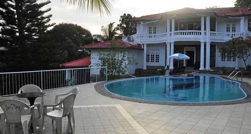 Oyo 386 White Villa Tourist Guest Kandy Bagian luar foto