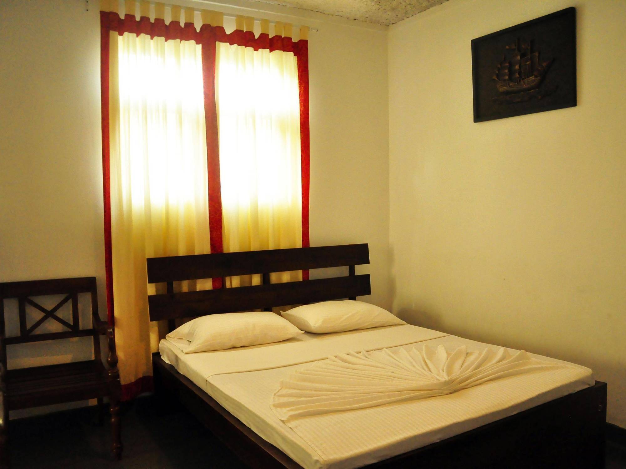 Oyo 386 White Villa Tourist Guest Kandy Bagian luar foto