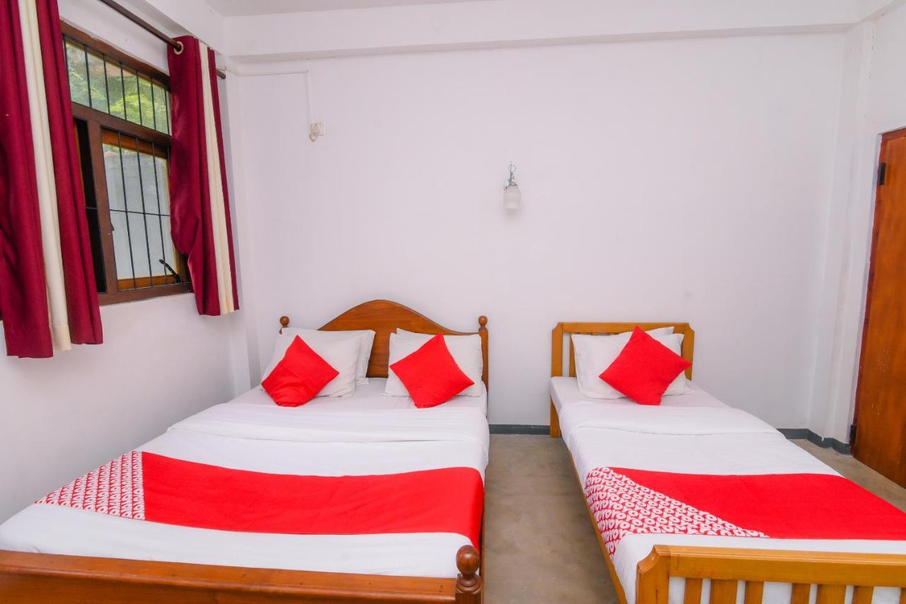 Oyo 386 White Villa Tourist Guest Kandy Bagian luar foto