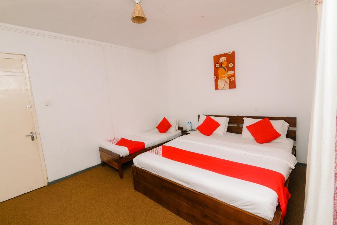 Oyo 386 White Villa Tourist Guest Kandy Bagian luar foto