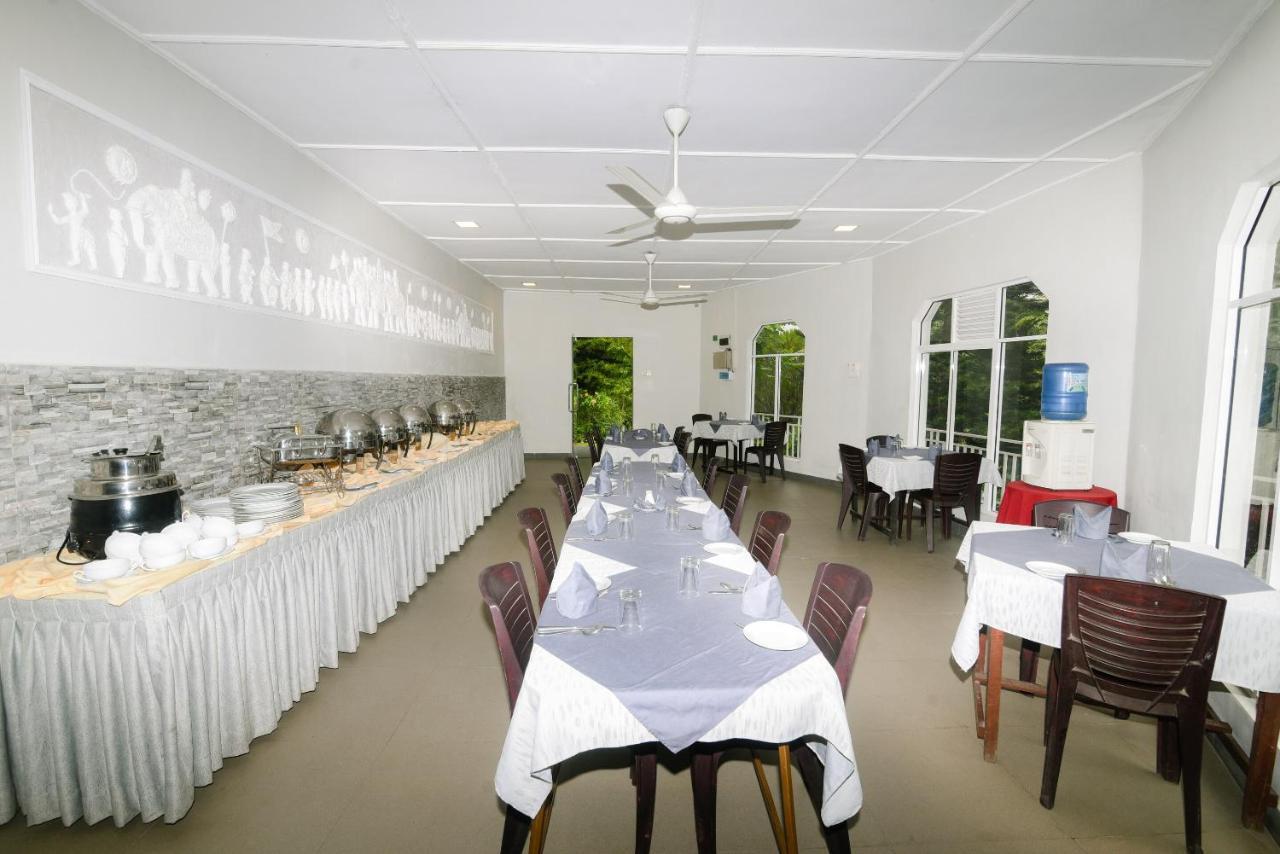 Oyo 386 White Villa Tourist Guest Kandy Bagian luar foto