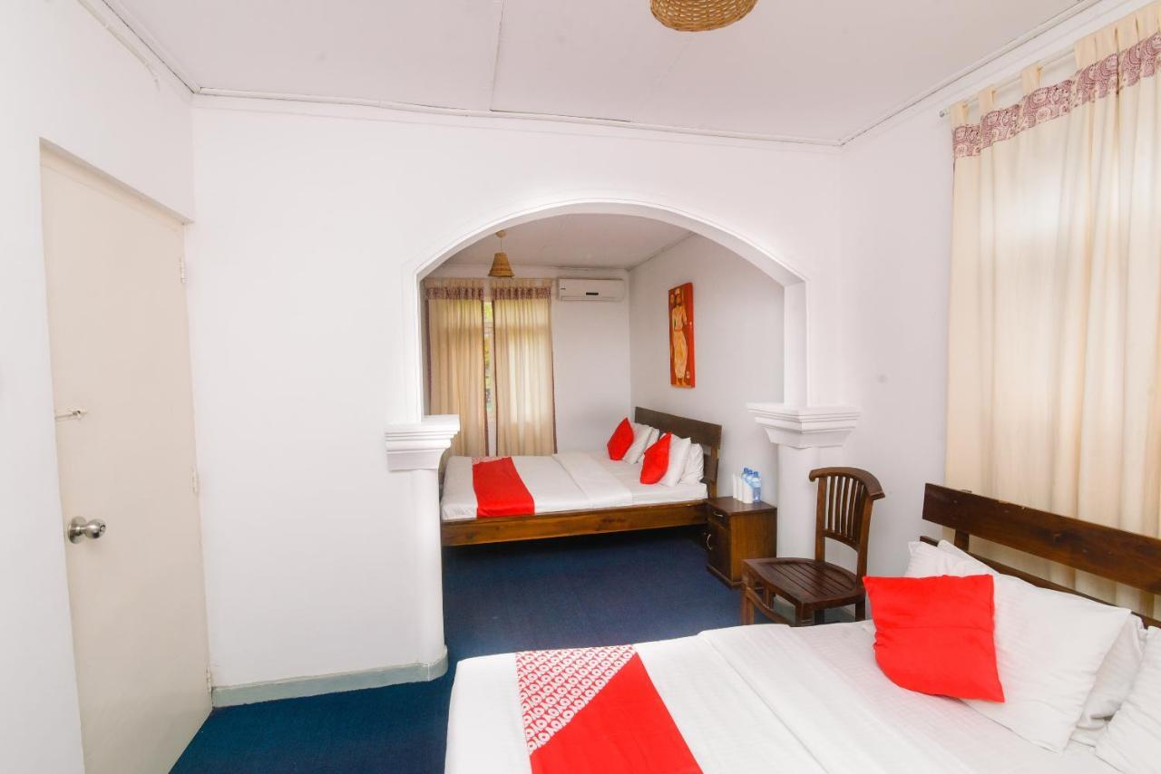 Oyo 386 White Villa Tourist Guest Kandy Bagian luar foto